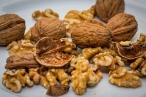 All About Walnut (Juglans regia Linn) | अखरोट की पूरी जानकारी : Benefits, Uses, Nutrition & Botanical Information